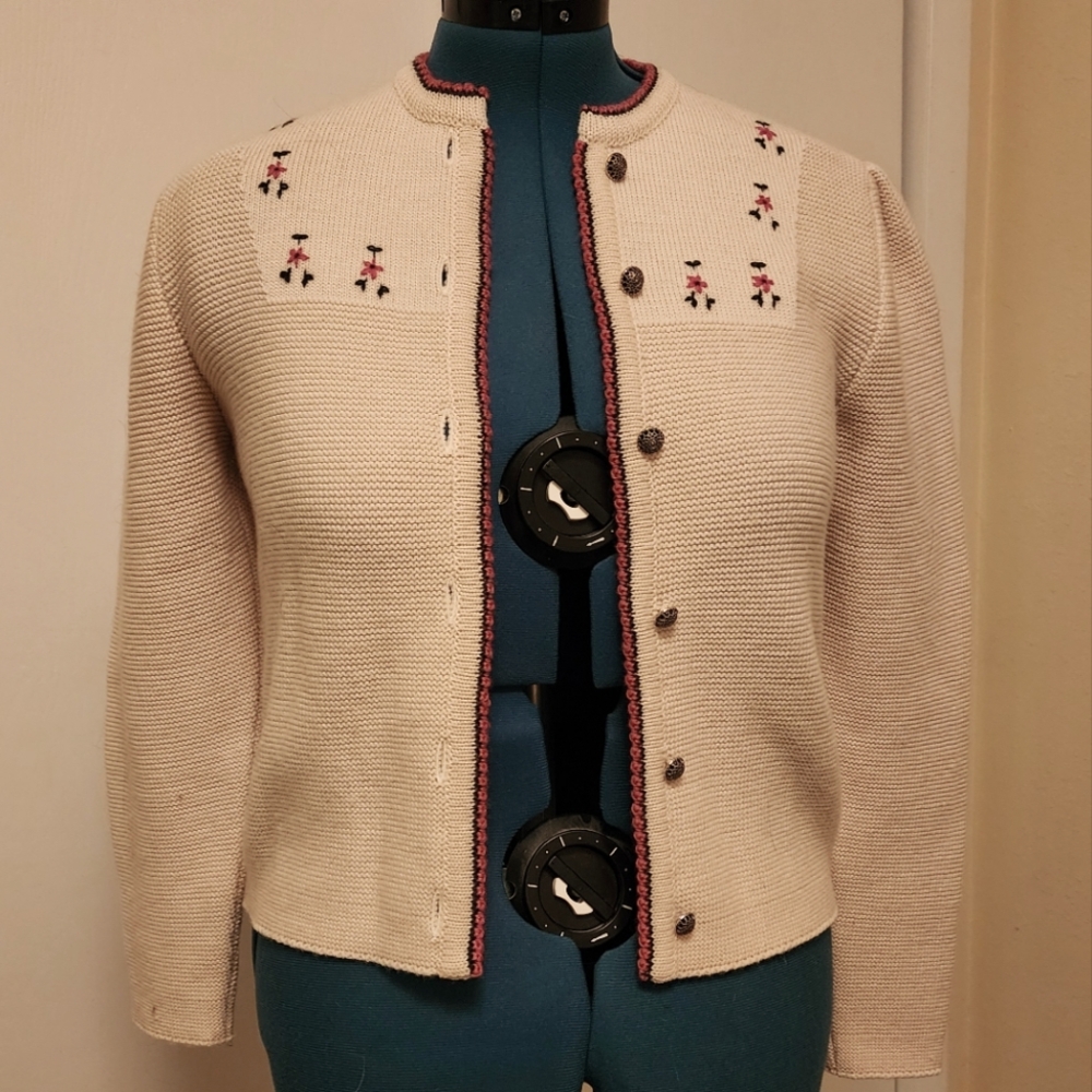 Vintage Meister Cardigan with Embroidered Flowers